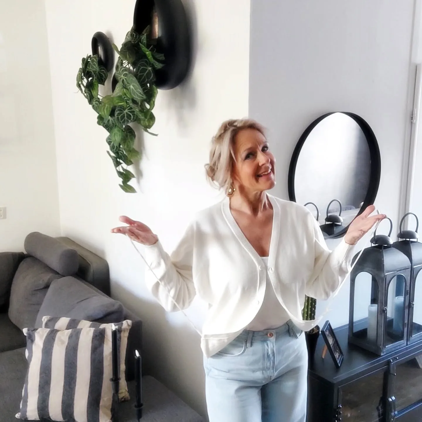 Nog 1xaangevuld én… we hebben er 2 kleurtjes bij 😍
De Kiara Knit Cardigan voor €39,99 is jouw nieuwe go-to voor frisse lentedagen. Want het zonnetje laat ons zo af en toe toch nog wel eens in de steek… 😉 dus een heerlijk zacht en warm vestje is geen overbodige luxe 🧶✨

#newin #springstyle #cardiganseason #ootd #fashionmusthave cozyvibes