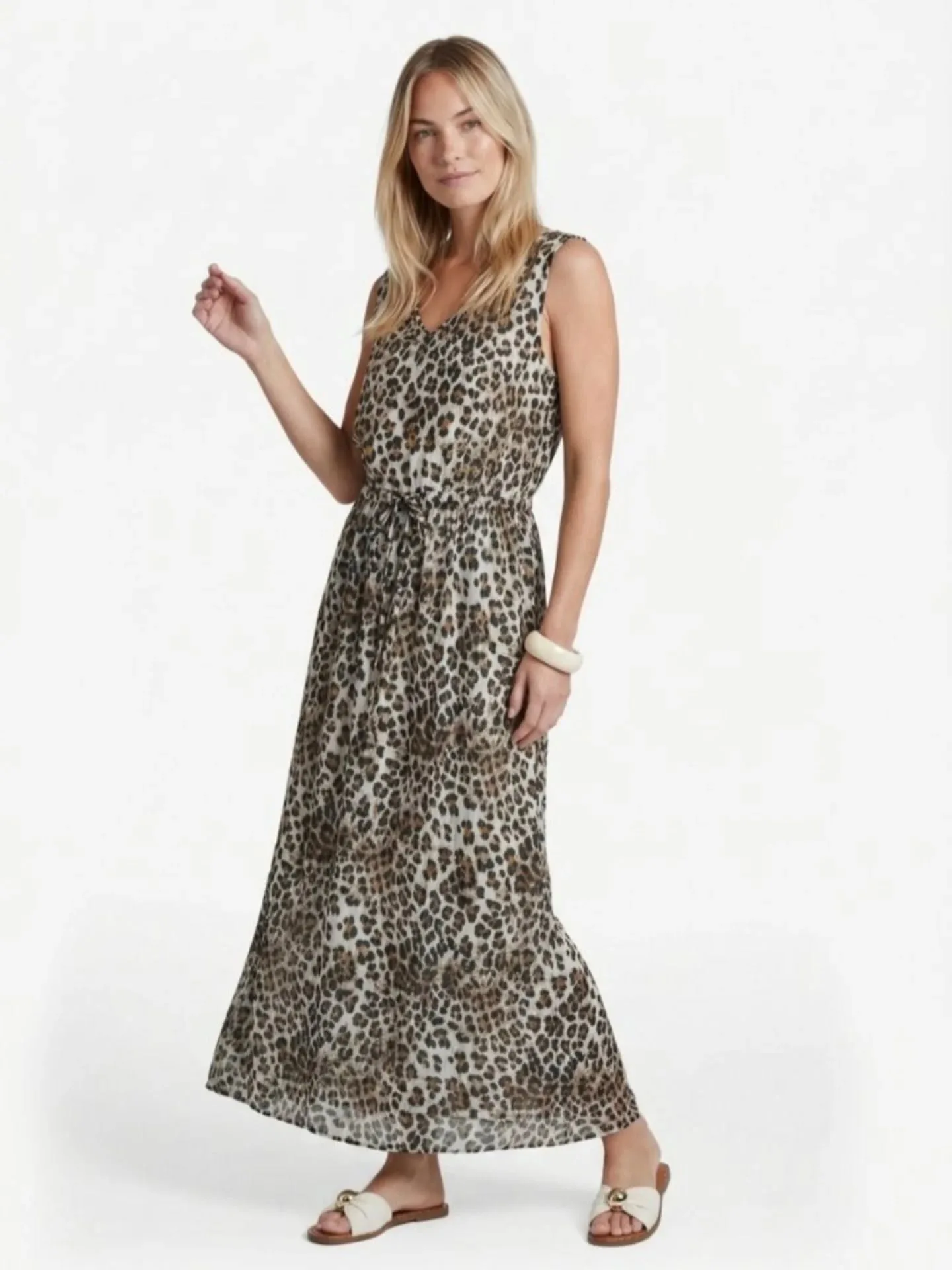 Wild, vrouwelijk & luchtig! 🐆✨
De @gmaxxfashion Saffron maxi-jurk is jouw nieuwe zomerfavoriet. Met een trendy panterprint, elegante V-hals en een strikceintuur voor de perfecte pasvorm. Van terrasje tot tuinfeest: in deze jurk steel jij de show! 👗☀️

Shop 'm nu! 🐾

#Gmaxx #Panterprint #ZomerMode #Maxidress
