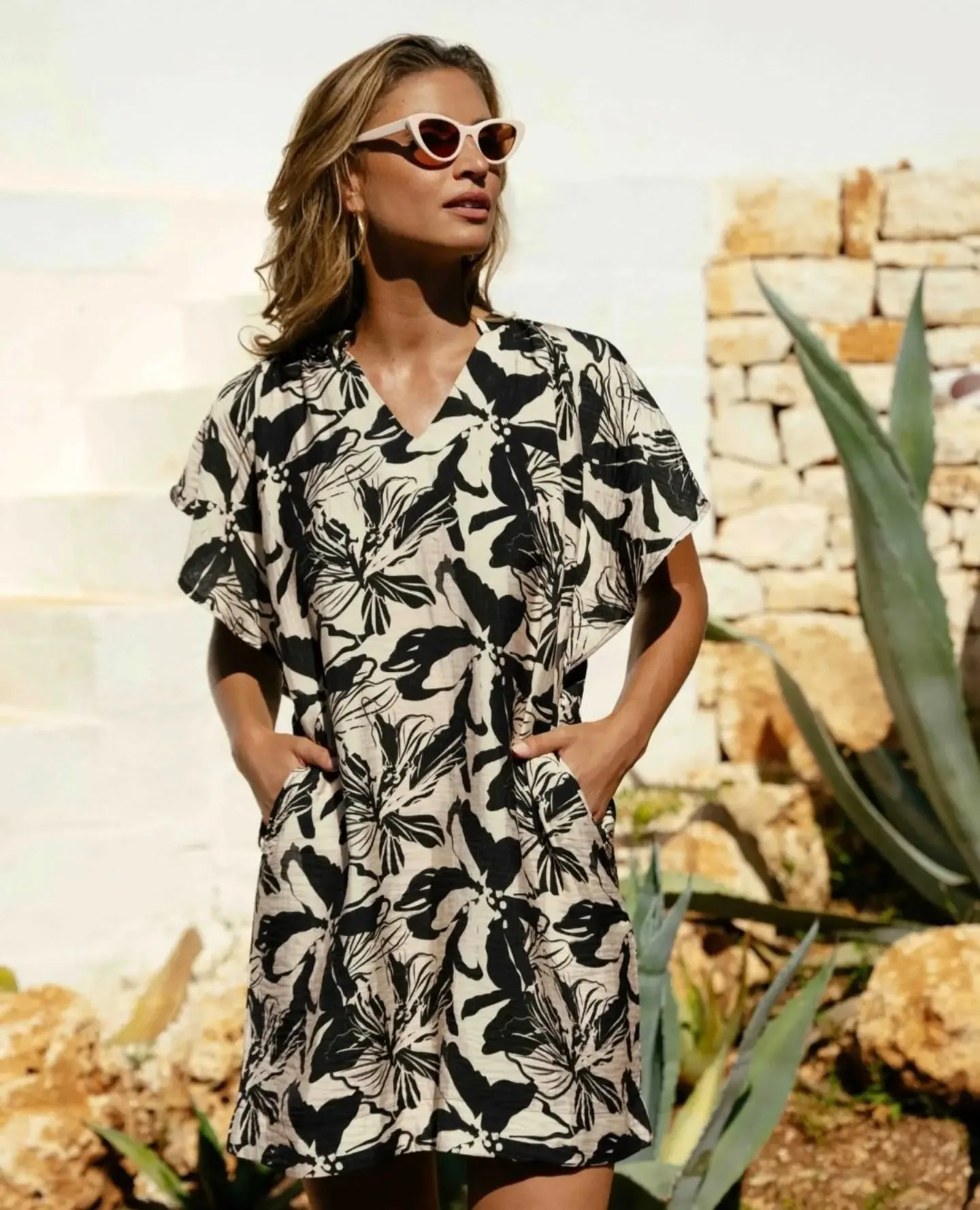 @gmaxxfashion Oline Dress Black/Sand , deze vlotte, luchtige jurk valt over de knie ( Dus langer dan op foto 1 te zien is!!) 😉

#gmaxxfashion #olinedress #zwartwit #zomerjurk
#zomerseoutfit