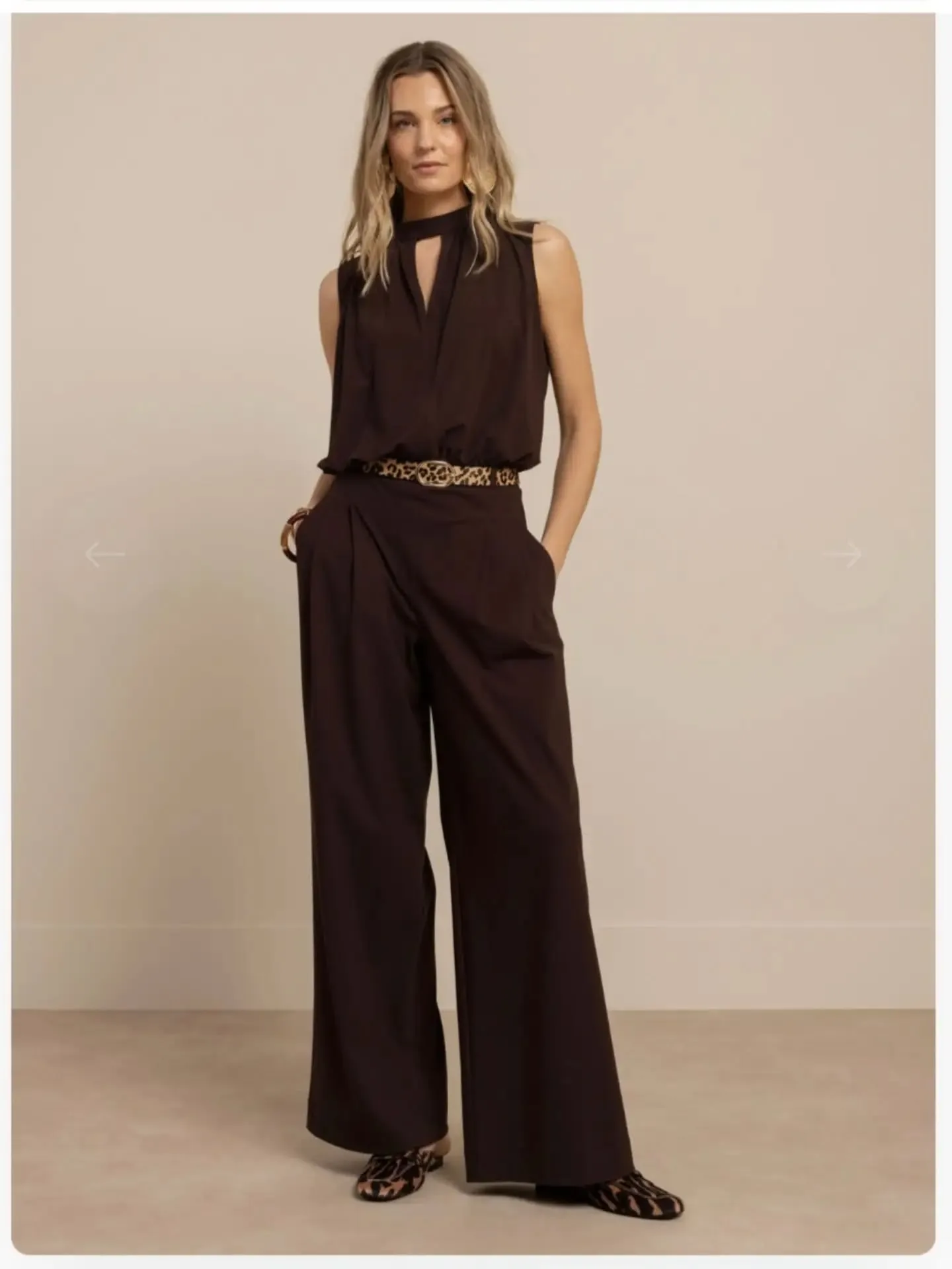 @studioanneloes Jenna Jumpsuit Espresso laatste maatjes van deze beauty❤️ S en L ( valt ruim)

#studioanneloes #jumpsuitvibes #feestelijkeoutfit
#Travelstof #Espresso